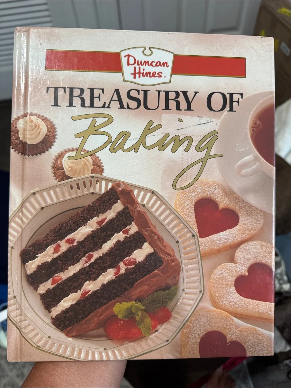 DUNCAN HINES TREASURY OF BAKING COOKBOOK
